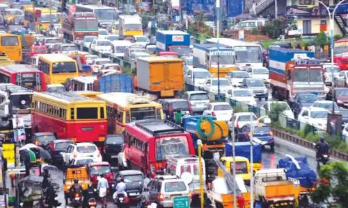 Kerala: निजी बसों से यातायात जाम बढ़ता