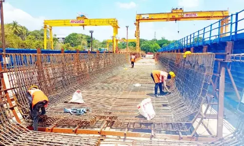 कक्कनाड तक मेट्रो; निर्माण कार्य धीमा चल रहा