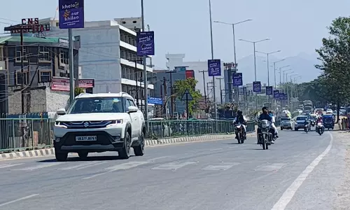 Dehradun में गर्मी ने बढ़ाई परेशानी, पहाड़ों में आज बदलेगा मौसम