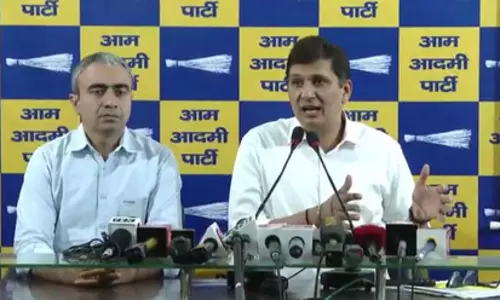 दिल्ली में निजी स्कूलों की फीस वृद्धि पर बवाल, आप का भाजपा पर शिक्षा माफिया से गठजोड़ का आरोप दिल्ली में निजी स्कूलों की फीस वृद्धि पर बवाल, आप का भाजपा पर शिक्षा माफिया से गठजोड़ का आरोप
