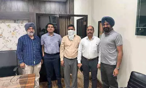 Jalandhar: कैफे मालिक 5,000 रुपये की रिश्वत लेते पकड़ा गया