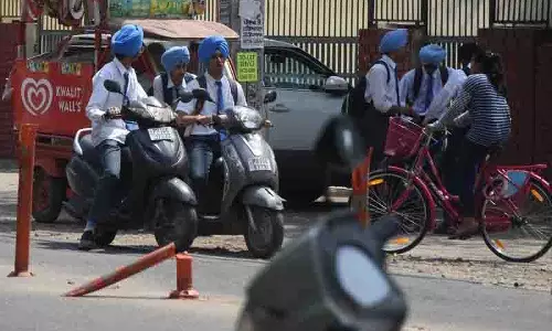School छात्रों द्वारा खामियों का पता लगाने के कारण नाबालिगों द्वारा वाहन चलाने की घटनाएं बढ़ रही