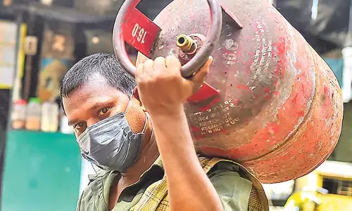 Telangana: रसोई गैस सिलेंडर पर 50 रुपये की बढ़ोतरी