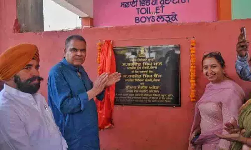 प्रत्येक School में विभिन्न कार्यों के लिए कई पट्टिकाओं का अनावरण किया प्रत्येक School में विभिन्न कार्यों के लिए कई पट्टिकाओं का अनावरण किया