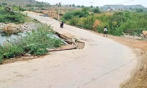 Telangana: पुलों का निर्माण कार्य कई वर्षों से रुका हुआ Telangana: पुलों का निर्माण कार्य कई वर्षों से रुका हुआ