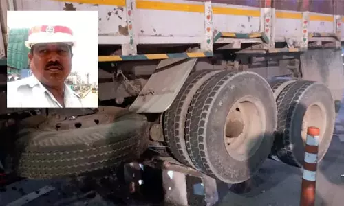 Hyderabad: मियापुर मेट्रो स्टेशन पर लॉरी दुर्घटना Hyderabad: मियापुर मेट्रो स्टेशन पर लॉरी दुर्घटना
