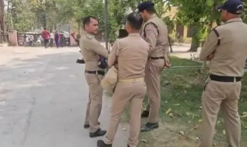 Dehradun: लोडर और बस की आमने सामने जोरदार भिड़ंत , आरोपी ड्राइवर गिरफ्तार Dehradun: लोडर और बस की आमने सामने जोरदार भिड़ंत , आरोपी ड्राइवर गिरफ्तार
