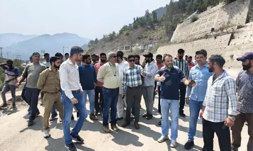 NH से लिंक रोड पर ‘क्रॉसिंग’ की मांग को लेकर विरोध प्रदर्शन शुरू NH से लिंक रोड पर ‘क्रॉसिंग’ की मांग को लेकर विरोध प्रदर्शन शुरू
