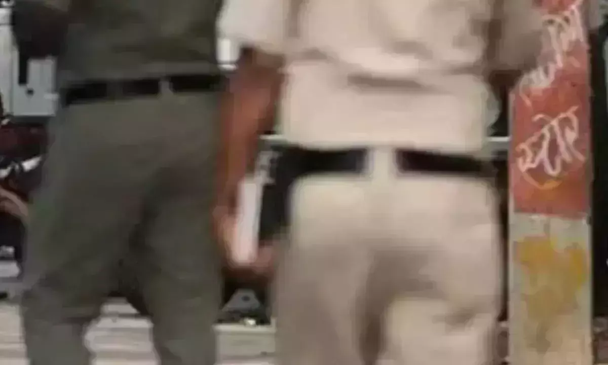 Andhra: पुलिस ने तीन और आरोपियों को नोटिस जारी किया Andhra: पुलिस ने तीन और आरोपियों को नोटिस जारी किया