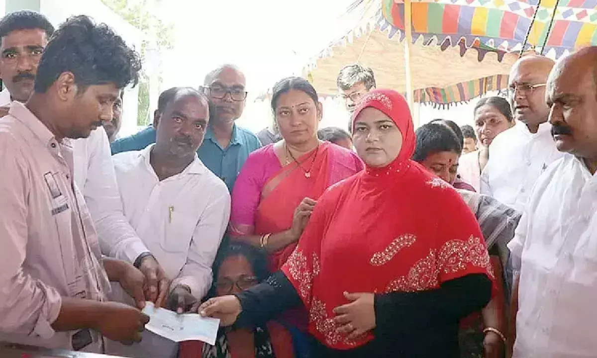 कुत्ते के काटने से पीड़ित के माता-पिता को 5 लाख रुपये की अनुग्रह राशि दी गई