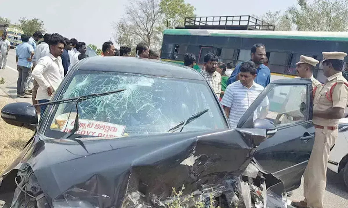 Andhra: सड़क दुर्घटना में विशेष डिप्टी कलेक्टर रमा देवी की मौत