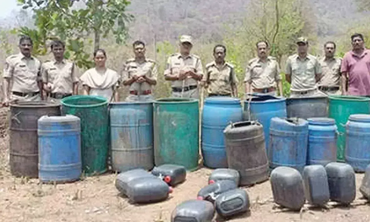 Odisha-आंध्र प्रदेश पुलिस ने अरक पर कार्रवाई की Odisha-आंध्र प्रदेश पुलिस ने अरक पर कार्रवाई की