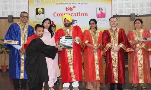 DAV कॉलेज ने अपने दीक्षांत समारोह में डिग्रियां प्रदान कीं DAV कॉलेज ने अपने दीक्षांत समारोह में डिग्रियां प्रदान कीं