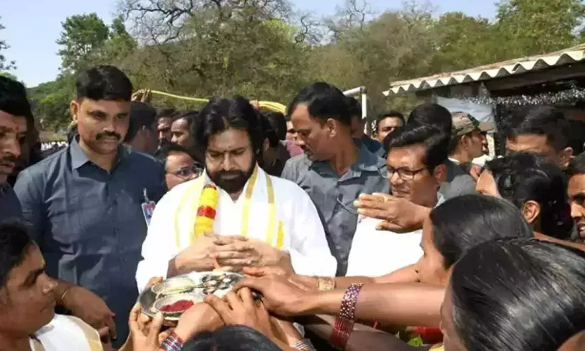 Andhra: पवन कल्याण ने अराकू क्षेत्र में पर्यटन विकास की वकालत की Andhra: पवन कल्याण ने अराकू क्षेत्र में पर्यटन विकास की वकालत की