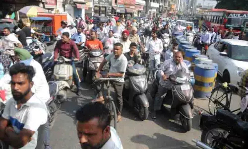 राज्यपाल की पदयात्रा, Amritsar में प्रतिबंधों से यात्रियों को परेशानी