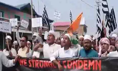 Bishnupur में मुस्लिम समुदाय ने वक्फ संशोधन अधिनियम के खिलाफ किया विरोध प्रदर्शन