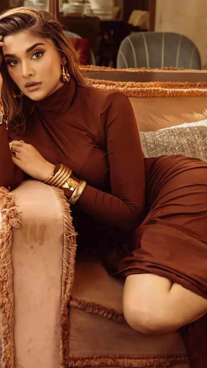 सई मांजरेकर ने इंटरनेट पर लगाई आग