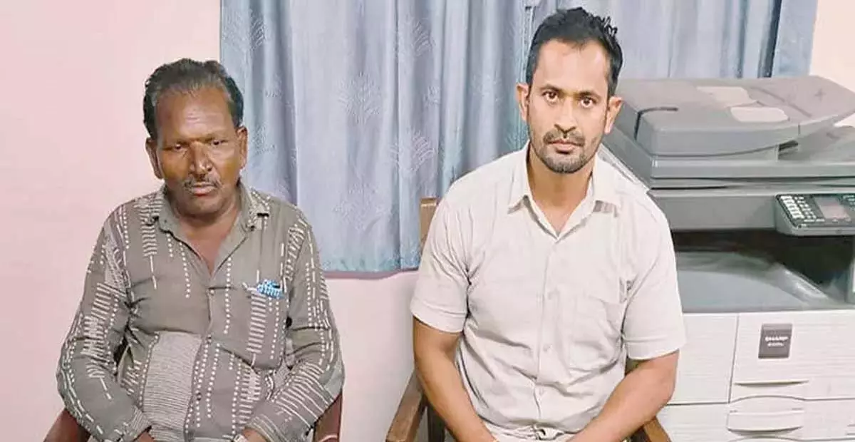 जीवीएमसी के दो कर्मचारी एसीबी के जाल में फंसे जीवीएमसी के दो कर्मचारी एसीबी के जाल में फंसे