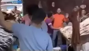 महिला सांसद ने पोस्ट किया वीडियो, मार्केट में मछली व्यापारी असुरक्षित महिला सांसद ने पोस्ट किया वीडियो, मार्केट में मछली व्यापारी असुरक्षित