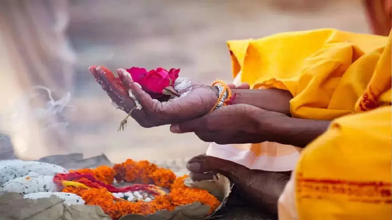 Chaitra Purnima:चैत्र पूर्णिमा की दोपहर में करें ये काम, पितर देंगे आशीर्वाद Chaitra Purnima:चैत्र पूर्णिमा की दोपहर में करें ये काम, पितर देंगे आशीर्वाद