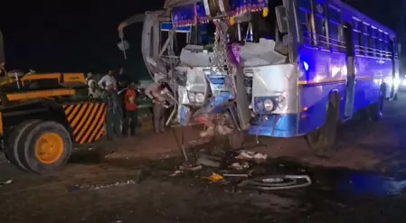 करनाल में रोडवेज बस और क्रेन के बीच जोरदार टक्कर, चार यात्रियों की हालत गंभीर करनाल में रोडवेज बस और क्रेन के बीच जोरदार टक्कर, चार यात्रियों की हालत गंभीर