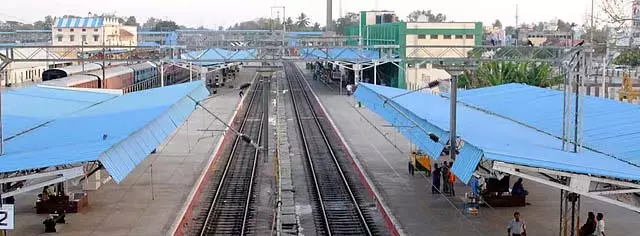 Tamil Nadu: विल्लुपुरम-त्रिची रेलवे लाइन को बेहतर बनाने का काम जोरों पर Tamil Nadu: विल्लुपुरम-त्रिची रेलवे लाइन को बेहतर बनाने का काम जोरों पर