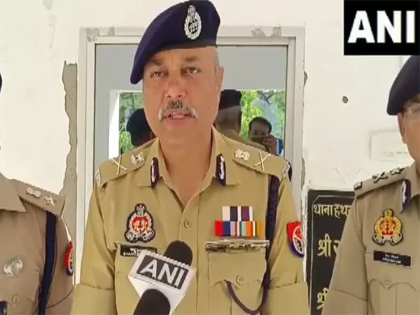 Fatehpur में तीन लोगों की बेरहमी से हत्या, तीन हिरासत में Fatehpur में तीन लोगों की बेरहमी से हत्या, तीन हिरासत में