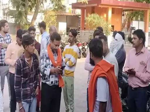 सो रही मूकबधिर युवती के साथ रेप का प्रयास, पड़ोसी अरेस्ट सो रही मूकबधिर युवती के साथ रेप का प्रयास, पड़ोसी अरेस्ट