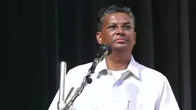 KPCC पद की दौड़ में कई पार्टी नेता हैं: मंत्री सतीश जरकीहोली KPCC पद की दौड़ में कई पार्टी नेता हैं: मंत्री सतीश जरकीहोली