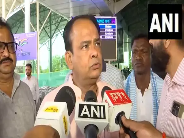 Jharkhand मंत्री ने वक्फ विधेयक पारित होने पर केंद्र पर निशाना साधा Jharkhand मंत्री ने वक्फ विधेयक पारित होने पर केंद्र पर निशाना साधा
