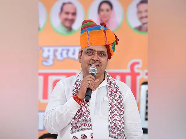 Rajasthan CM ने हनुमानगढ़ में किसानों से की मुलाकात Rajasthan CM ने हनुमानगढ़ में किसानों से की मुलाकात
