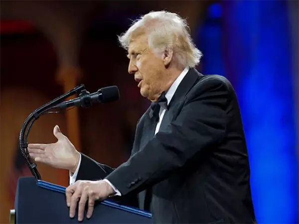 Donald Trump ने कहा- टैरिफ से प्रभावित देश सौदा करने के लिए बेताब हैं Donald Trump ने कहा- टैरिफ से प्रभावित देश सौदा करने के लिए बेताब हैं