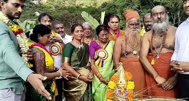 Tamil सांस्कृतिक संस्थान ने कोयम्बटूर मरुधामलाई के उपायुक्त को नोटिस जारी किया Tamil सांस्कृतिक संस्थान ने कोयम्बटूर मरुधामलाई के उपायुक्त को नोटिस जारी किया