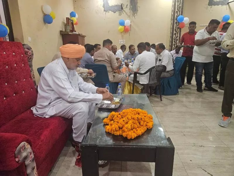 Haryana : अनाज मंडियों में अटल किसान-मजदूर कैंटीन शुरू की गईं Haryana : अनाज मंडियों में अटल किसान-मजदूर कैंटीन शुरू की गईं