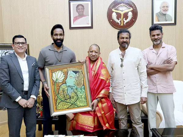 प्रभु देवा, विष्णु मांचू ने फिल्म कन्नप्पा के प्रचार के लिए CM Yogi से मुलाकात की प्रभु देवा, विष्णु मांचू ने फिल्म कन्नप्पा के प्रचार के लिए CM Yogi से मुलाकात की