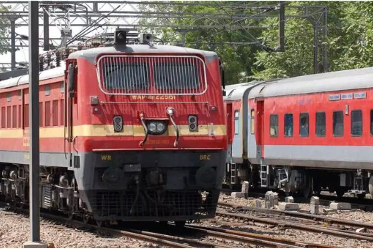 Lucknow: धनबाद और गोमो स्टेशन से गुजरने वाली ये ट्रेनें 18 अप्रैल से रहेंगी रद्द Lucknow: धनबाद और गोमो स्टेशन से गुजरने वाली ये ट्रेनें 18 अप्रैल से रहेंगी रद्द