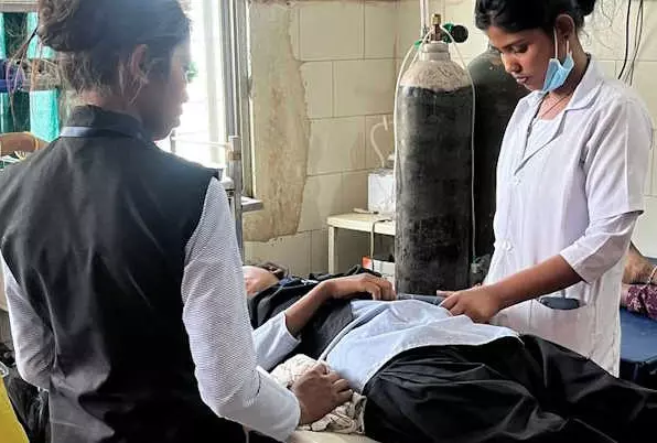 कॉलेज की दीवार में लगी मार्बल गिरने से हुआ बड़ा हादसा, 3 स्टूडेंट्स घायल कॉलेज की दीवार में लगी मार्बल गिरने से हुआ बड़ा हादसा, 3 स्टूडेंट्स घायल