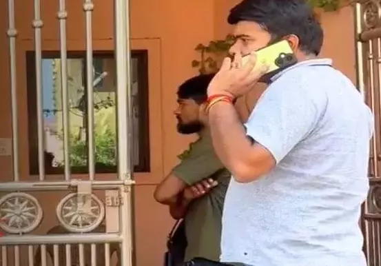 10 लाख की चोरी, हीरे के जेवरात और नकदी चोरों ने किया साफ 10 लाख की चोरी, हीरे के जेवरात और नकदी चोरों ने किया साफ