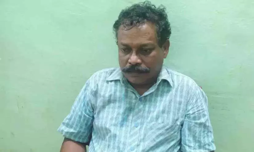 युवती पर पेट्रोल छिड़ककर आग लगा दी गई; तमिलनाडु निवासी गिरफ्तार युवती पर पेट्रोल छिड़ककर आग लगा दी गई; तमिलनाडु निवासी गिरफ्तार