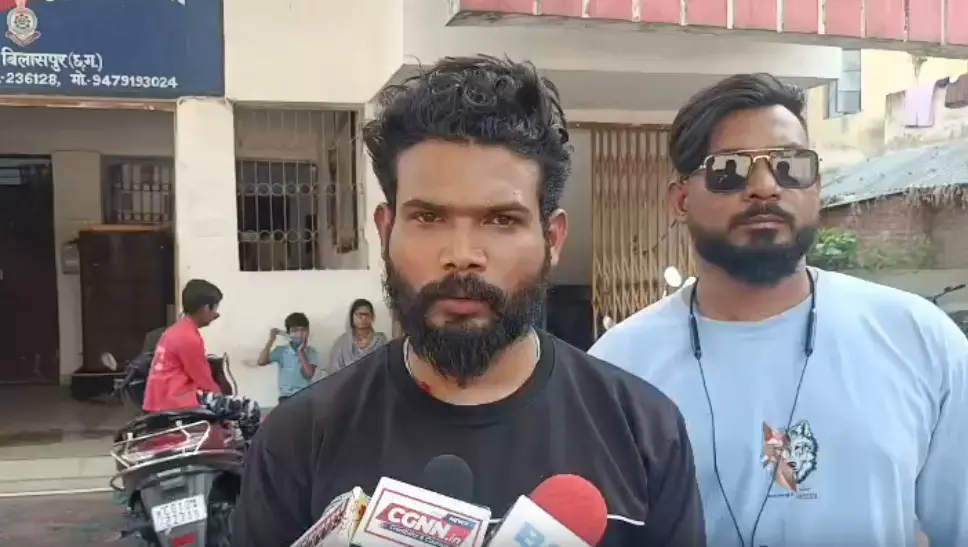 पत्नी नहीं लौट रही ससुराल, पति बोला - जाने लगी है चर्च मुझ पर भी बना रही दबाव पत्नी नहीं लौट रही ससुराल, पति बोला - जाने लगी है चर्च मुझ पर भी बना रही दबाव