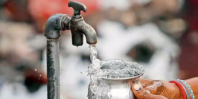 Karnataka: भीषण गर्मी के बीच पानी की कीमतों में बढ़ोतरी से लोग हैरान Karnataka: भीषण गर्मी के बीच पानी की कीमतों में बढ़ोतरी से लोग हैरान