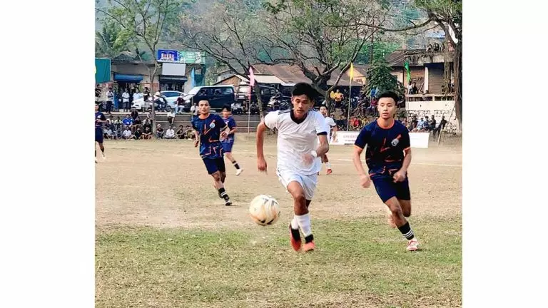 Nagaland : फ्रोलिक कप लोमगोल एफसी, मेडजीफेमा एफसी और यूनाइटेड फाल्कन क्लब आगे बढ़े Nagaland : फ्रोलिक कप लोमगोल एफसी, मेडजीफेमा एफसी और यूनाइटेड फाल्कन क्लब आगे बढ़े