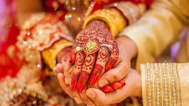 UP : मधु की माँ शादी से सिर्फ 9 दिन पहले अपने होने वाले दामाद के साथ भाग गई UP : मधु की माँ शादी से सिर्फ 9 दिन पहले अपने होने वाले दामाद के साथ भाग गई