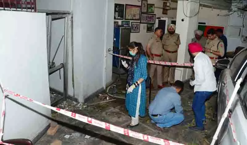 Kalia के घर पर ग्रेनेड फेंका गया, 2 लोग गिरफ्तार Kalia के घर पर ग्रेनेड फेंका गया, 2 लोग गिरफ्तार