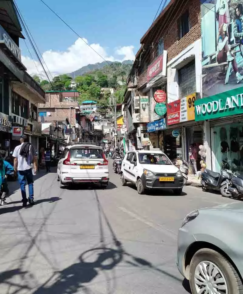Dharamshala के कोतवाली बाजार में वन-वे ट्रैफिक लागू Dharamshala के कोतवाली बाजार में वन-वे ट्रैफिक लागू