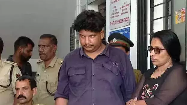 Alappuzha: तस्लीमा सुल्ताना के पति हाइब्रिड गांजा मामले में गिरफ्तार Alappuzha: तस्लीमा सुल्ताना के पति हाइब्रिड गांजा मामले में गिरफ्तार