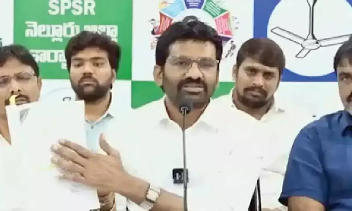 Andhra: काकानी भाग नहीं रहे हैं: पार्वतीरेड्डी Andhra: काकानी भाग नहीं रहे हैं: पार्वतीरेड्डी