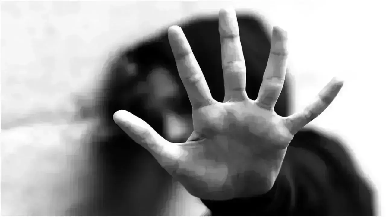 Varanasi: सामूहिक दुष्कर्म मामले में पुलिस की बड़ी कार्रवाई, 23 में नौ गिरफ्तार Varanasi: सामूहिक दुष्कर्म मामले में पुलिस की बड़ी कार्रवाई, 23 में नौ गिरफ्तार