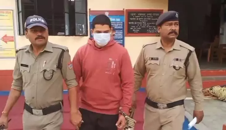 Champawat: तलाकशुदा महिला को शादी का झांसा देकर किया दुष्कर्म, आरोपी अरेस्ट Champawat: तलाकशुदा महिला को शादी का झांसा देकर किया दुष्कर्म, आरोपी अरेस्ट