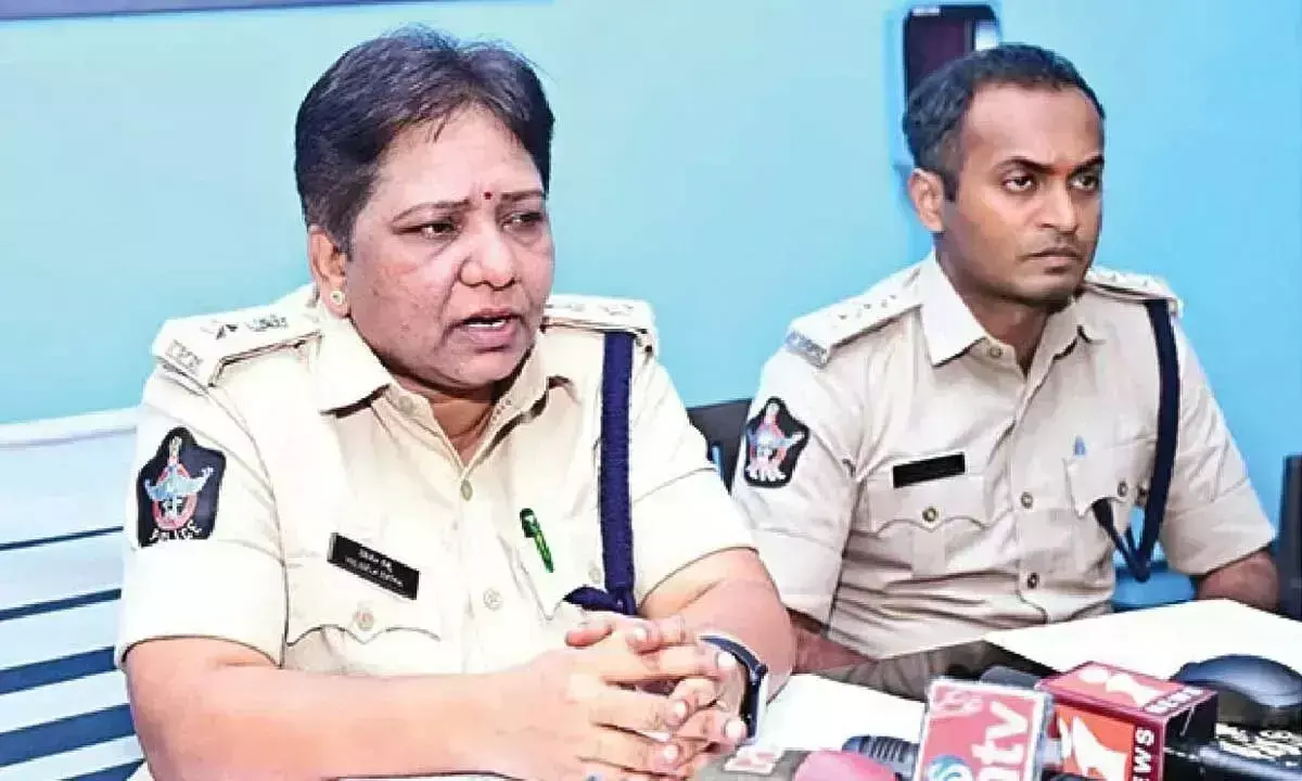 जगन के दौरे के दौरान पुलिस ने निष्पक्ष और कुशलतापूर्वक काम किया: SP Ratna जगन के दौरे के दौरान पुलिस ने निष्पक्ष और कुशलतापूर्वक काम किया: SP Ratna